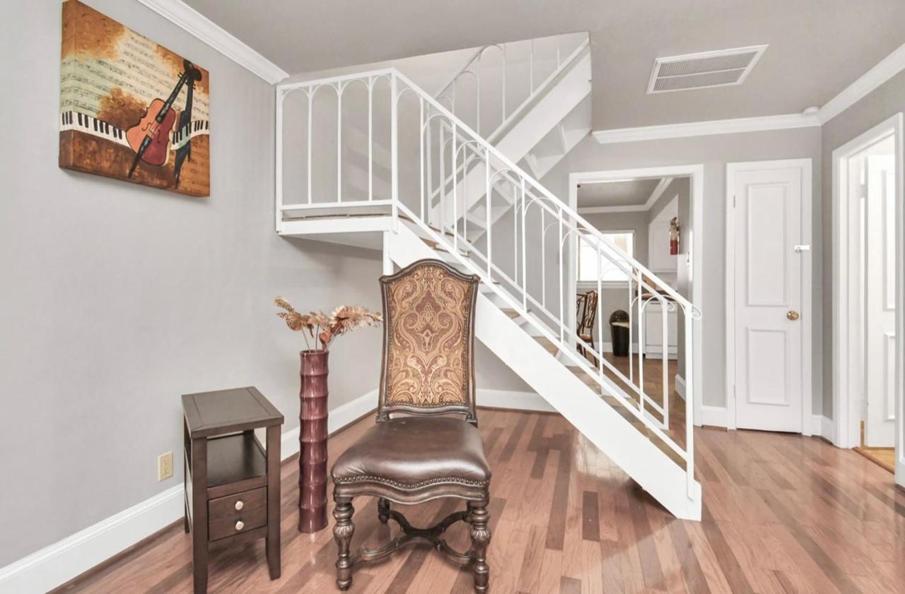 Stunning Private Room In Town Home Houston Kültér fotó
