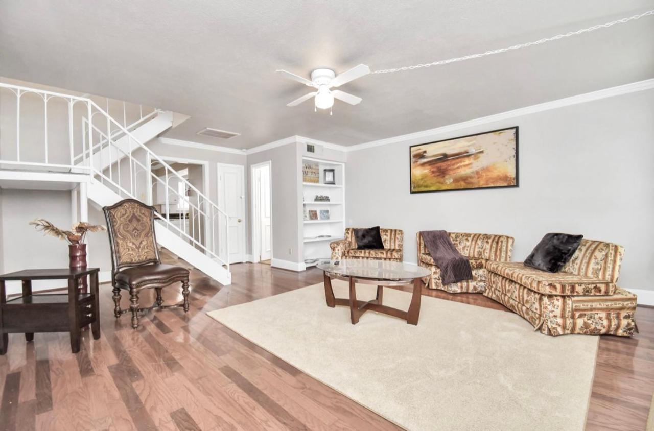Stunning Private Room In Town Home Houston Kültér fotó